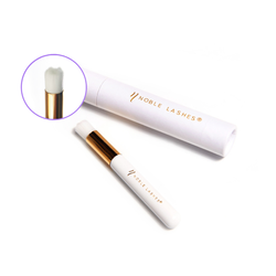 Biały pędzelek do oczyszczania rzęs